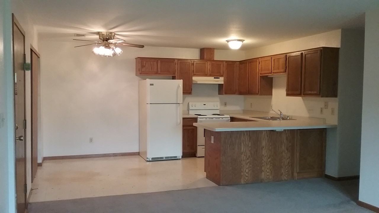 Adam's Court Apartments - Photo 2 of 8