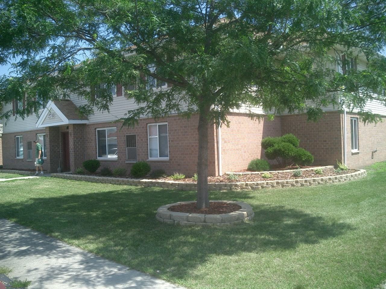 Adam's Court Apartments - Photo 3 of 8