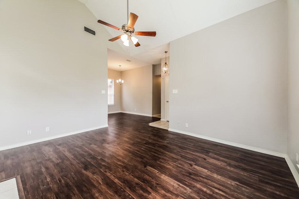 2115 Lattimore St - Photo 4 of 16