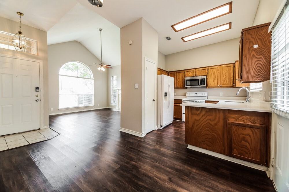 2115 Lattimore St - Photo 6 of 16
