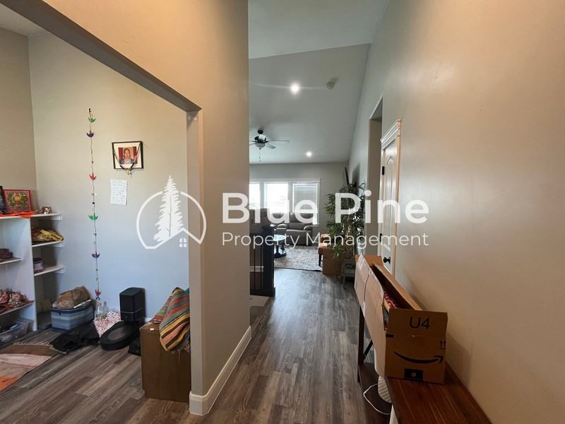 737 Wilshire Pl - Photo 2 of 30