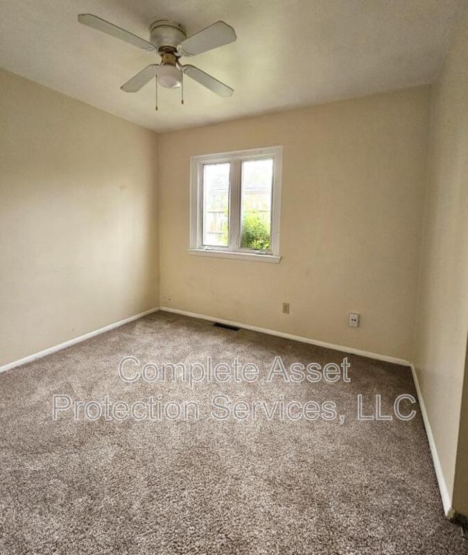 934 N Wood St - Photo 5 of 10