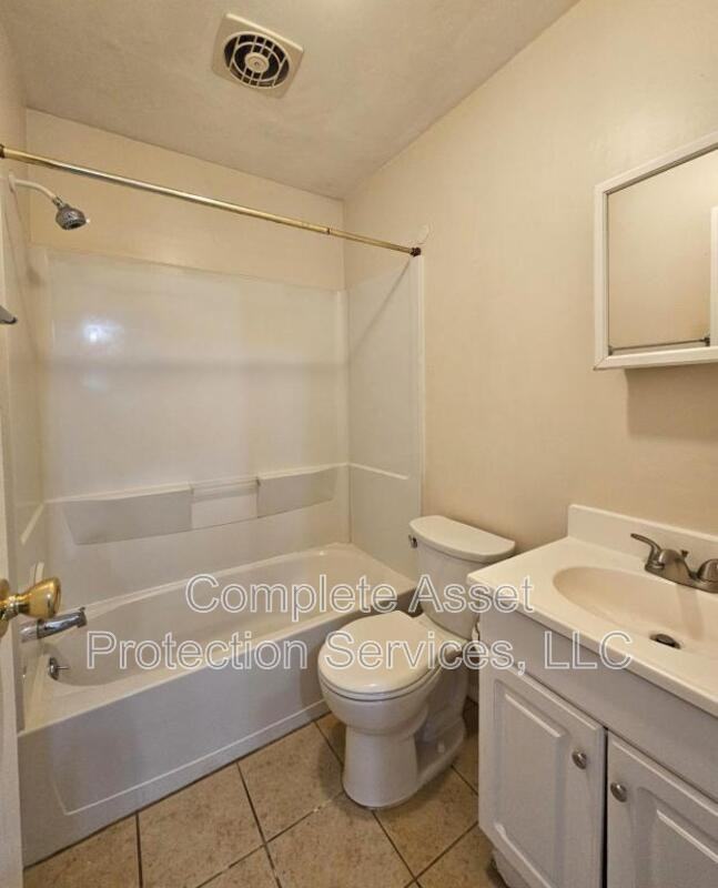 934 N Wood St - Photo 6 of 10