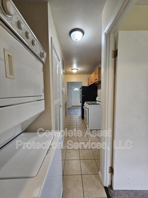 934 N Wood St - Photo 7 of 10