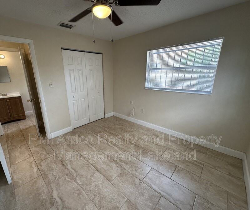 303 W Myrtle St - Photo 5 of 10