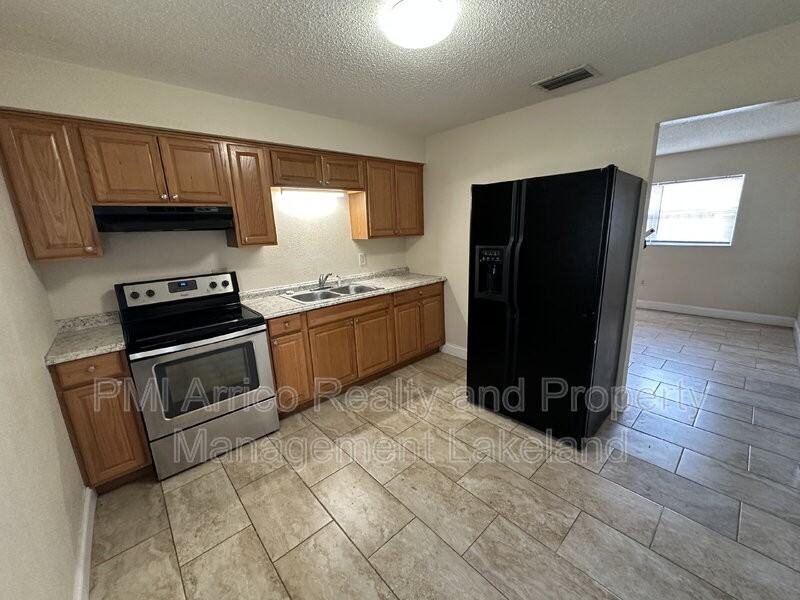 303 W Myrtle St - Photo 7 of 10