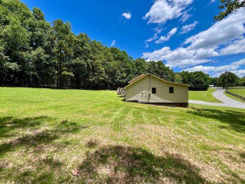 1719 Reed Rd - Photo 4 of 36