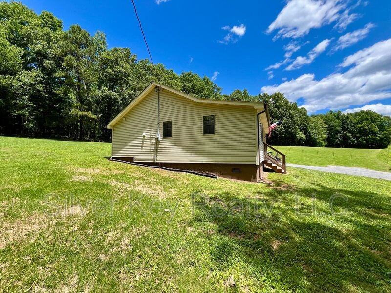 1719 Reed Rd - Photo 5 of 36