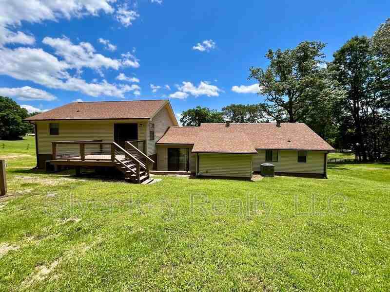 1719 Reed Rd - Photo 7 of 36