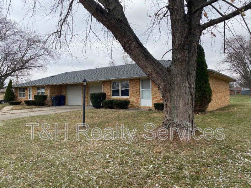 4420 Hilltop Way - Photo 3 of 19