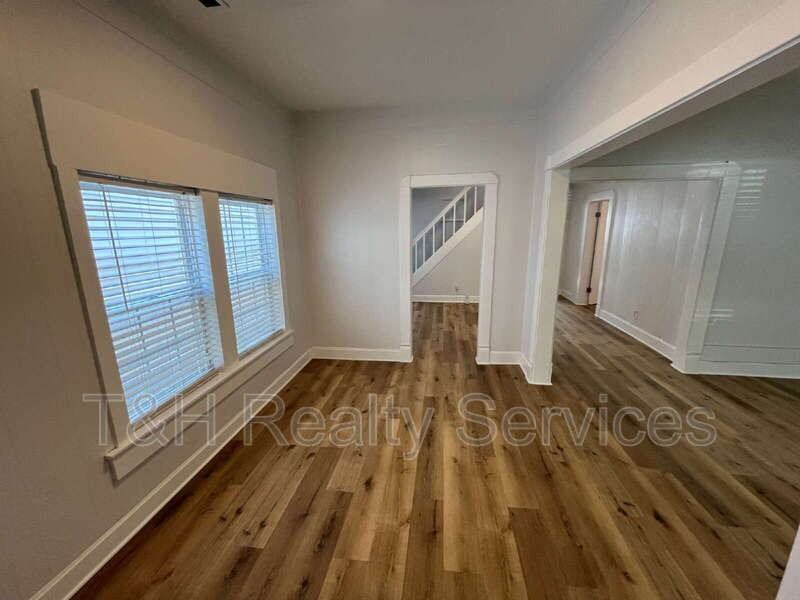 2114 Webb St - Photo 3 of 23