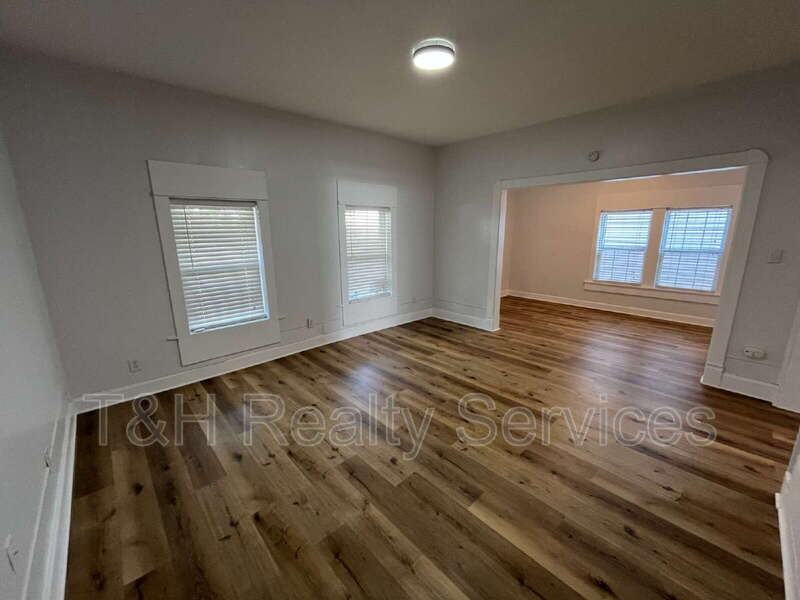 2114 Webb St - Photo 5 of 23