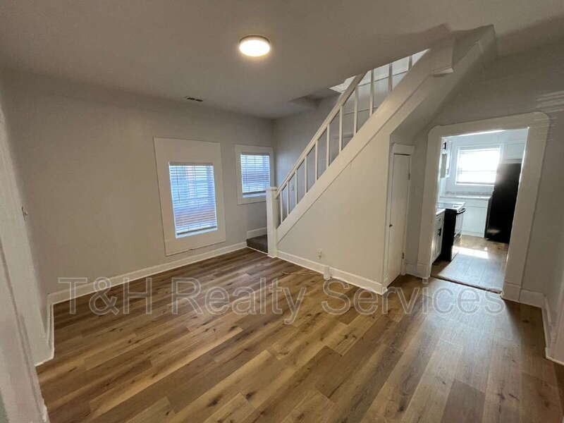 2114 Webb St - Photo 6 of 23