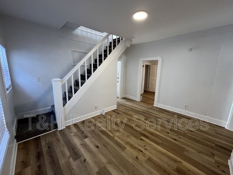 2114 Webb St - Photo 7 of 23