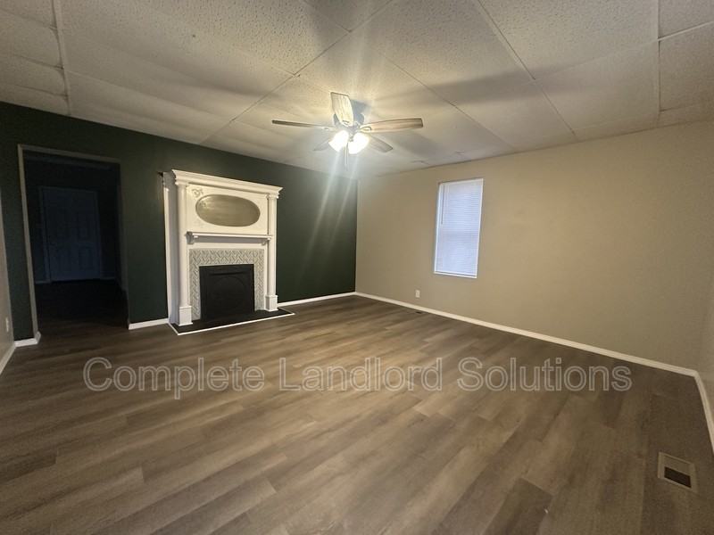 215 N 6th St - Photo 2 of 14