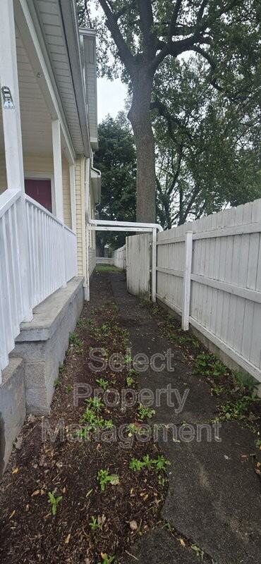 449 Ruth St - Photo 3 of 37