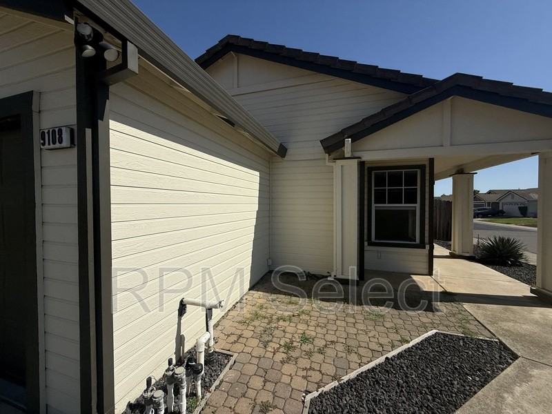 9108 Bristol Plaza Way - Photo 3 of 29