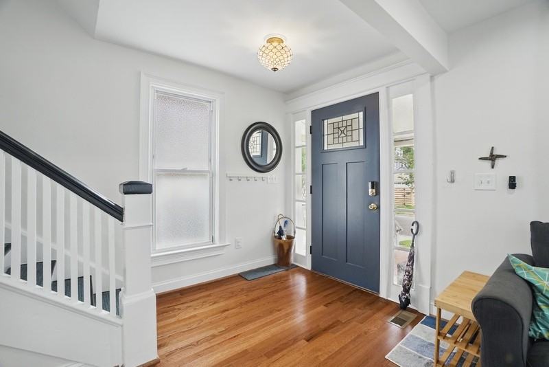 535 W 37th St - Photo 4 of 30