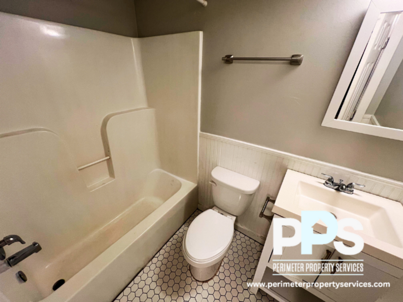 581 Martin St Se #4 - Photo 5 of 13