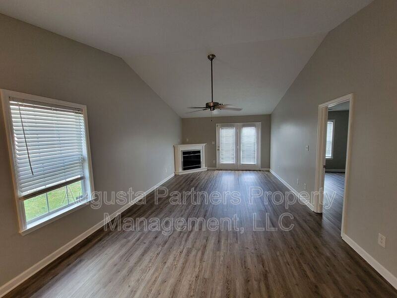 1234 Longpoint Dr - Photo 2 of 14