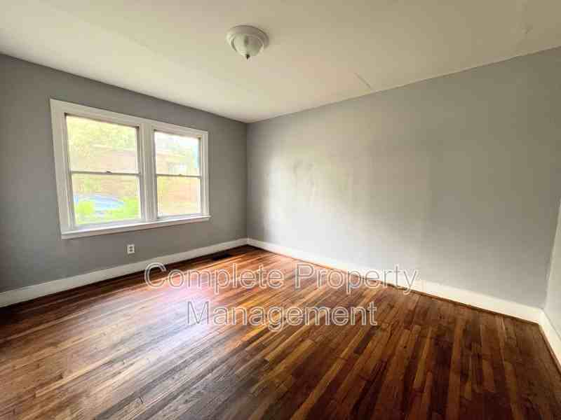 5219 Court G - Photo 5 of 16