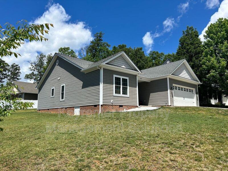 819 Geoffrey St - Photo 2 of 27