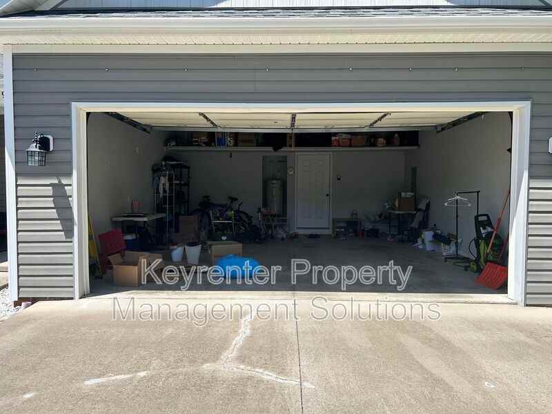 819 Geoffrey St - Photo 3 of 27