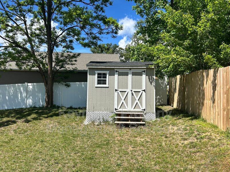 819 Geoffrey St - Photo 4 of 27