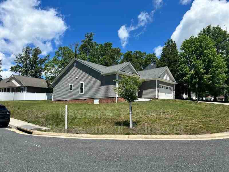 819 Geoffrey St - Photo 5 of 27