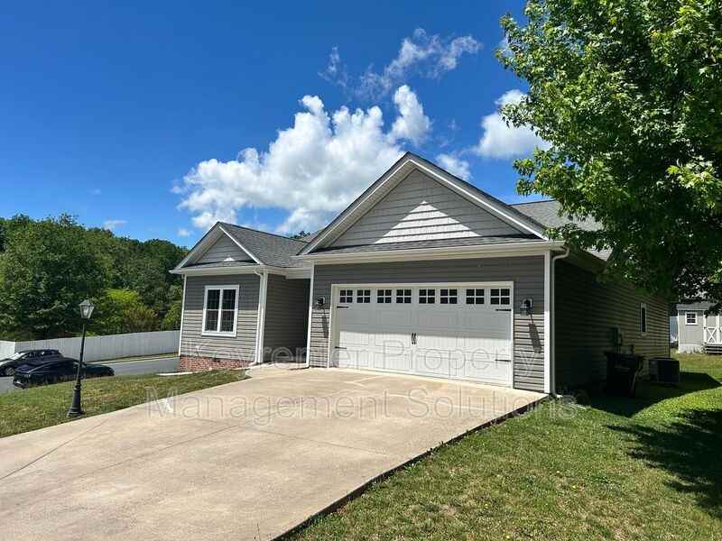 819 Geoffrey St - Photo 6 of 27