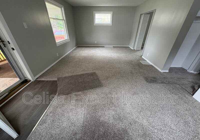 2711 Thompson Ave - Photo 2 of 10