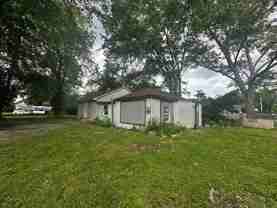 2829 S 9th 1/2 St - Photo 1 of 1