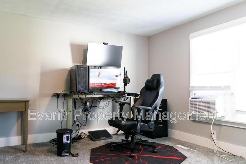 2703 Merritt St - Photo 3 of 24