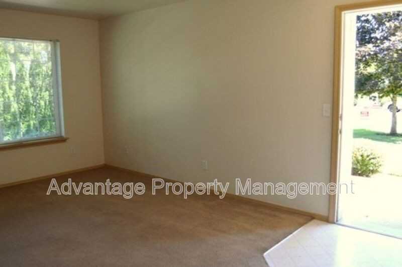 739 Jackson St W #4 - Photo 3 of 15