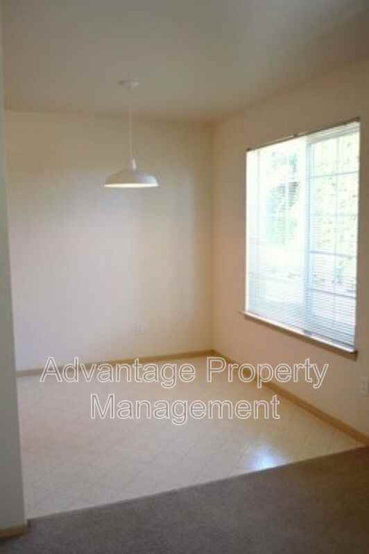 739 Jackson St W #4 - Photo 6 of 15