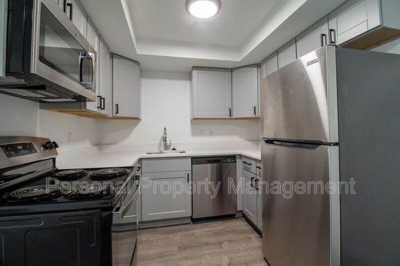 4325 E 17th St #3 - Photo 3 of 10