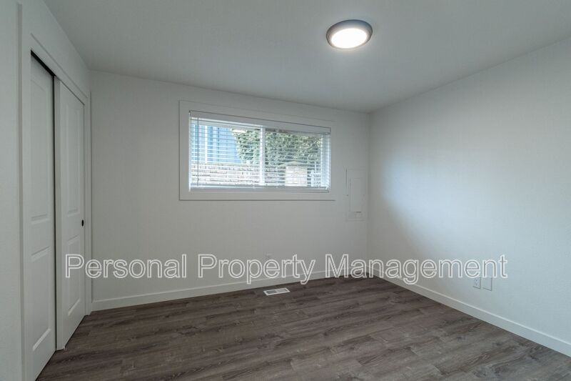 4325 E 17th St #3 - Photo 5 of 10