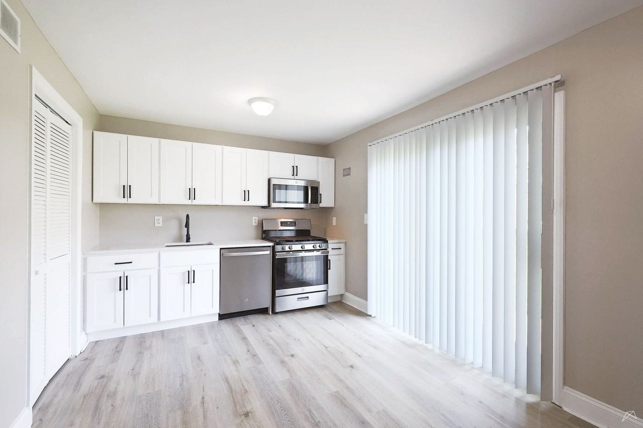 Emerald Gardens - Photo 2 of 50