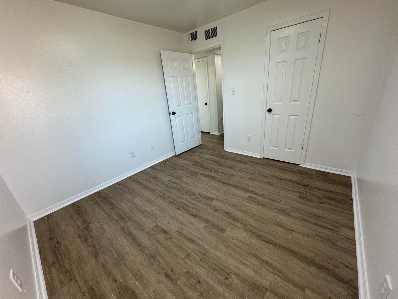 5825 Northwest 34th Street - Photo 3 of 30