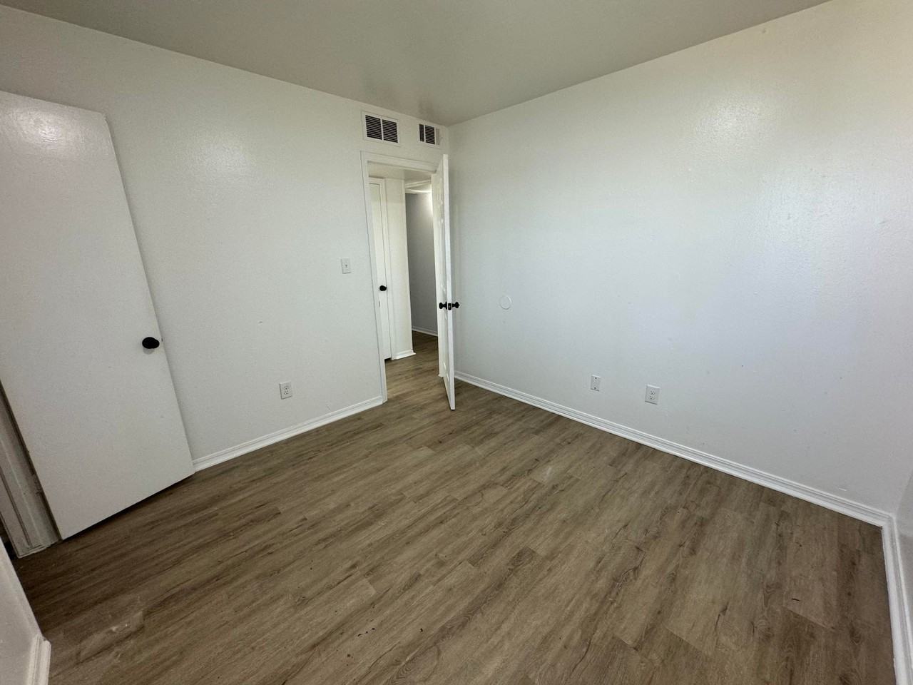 5825 Northwest 34th Street - Photo 4 of 30