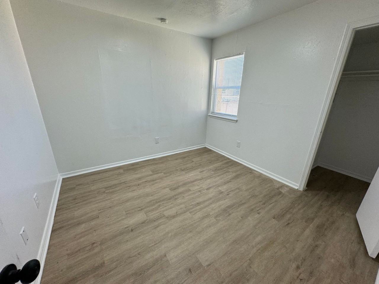 5825 Northwest 34th Street - Photo 5 of 30