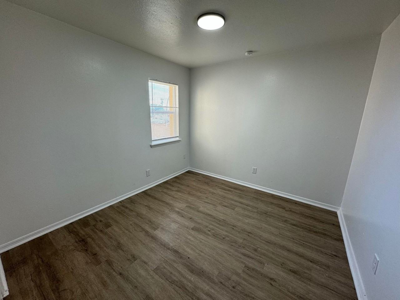 5825 Northwest 34th Street - Photo 7 of 30