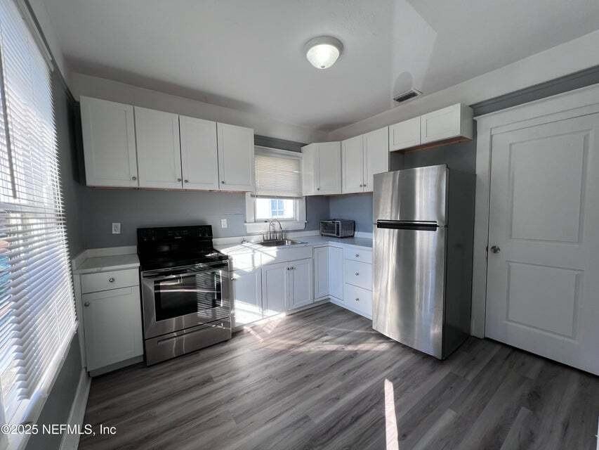 1464 Myrtle Avenue North - Photo 2 of 2