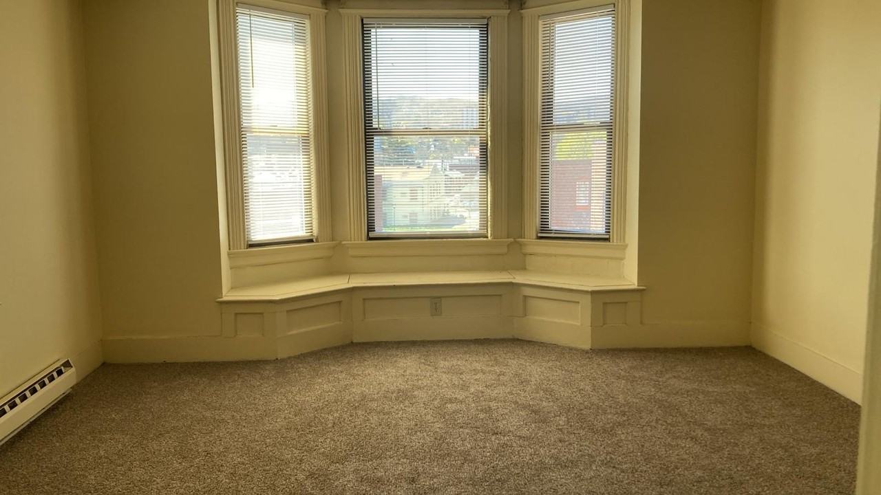 30-32 Willow St - Photo 4 of 20