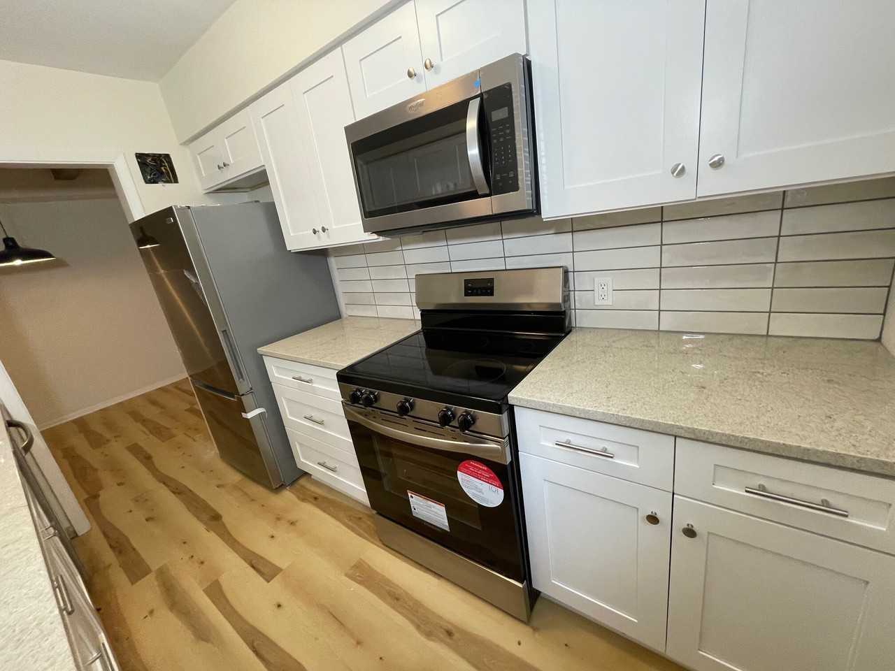3255 Warrensville Center Road - Photo 4 of 21