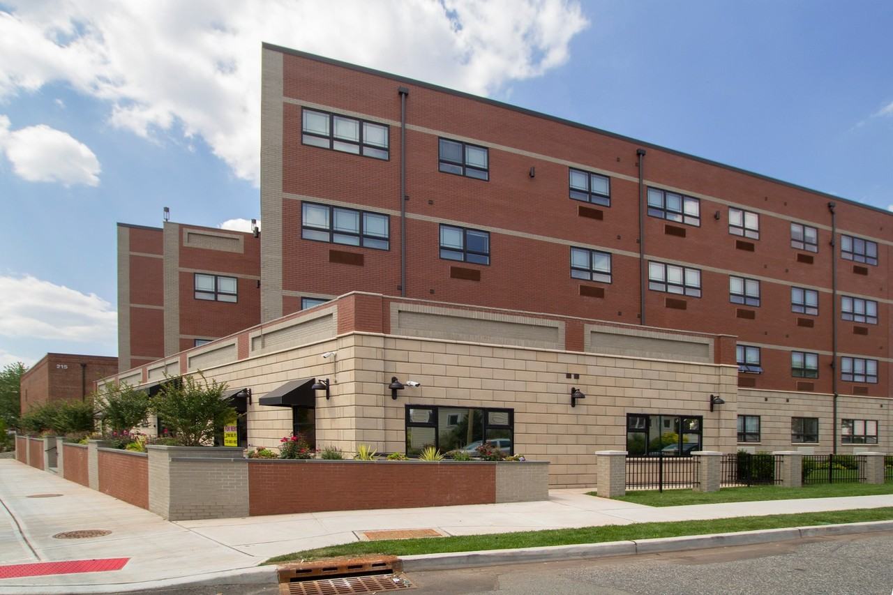 205 Easton Avenue - Photo 3 of 15