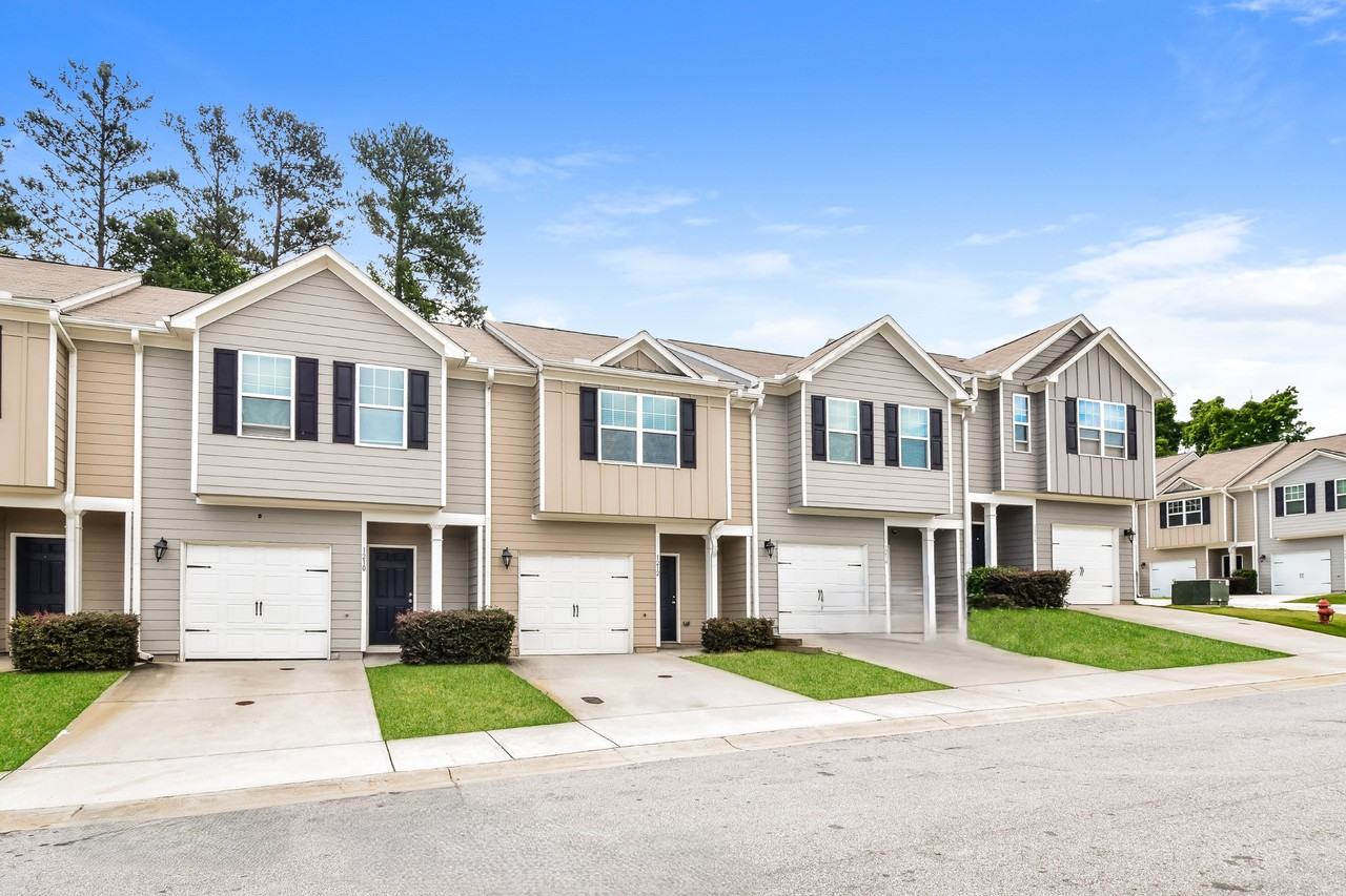 1212 Highwood Ln - Photo 2 of 20