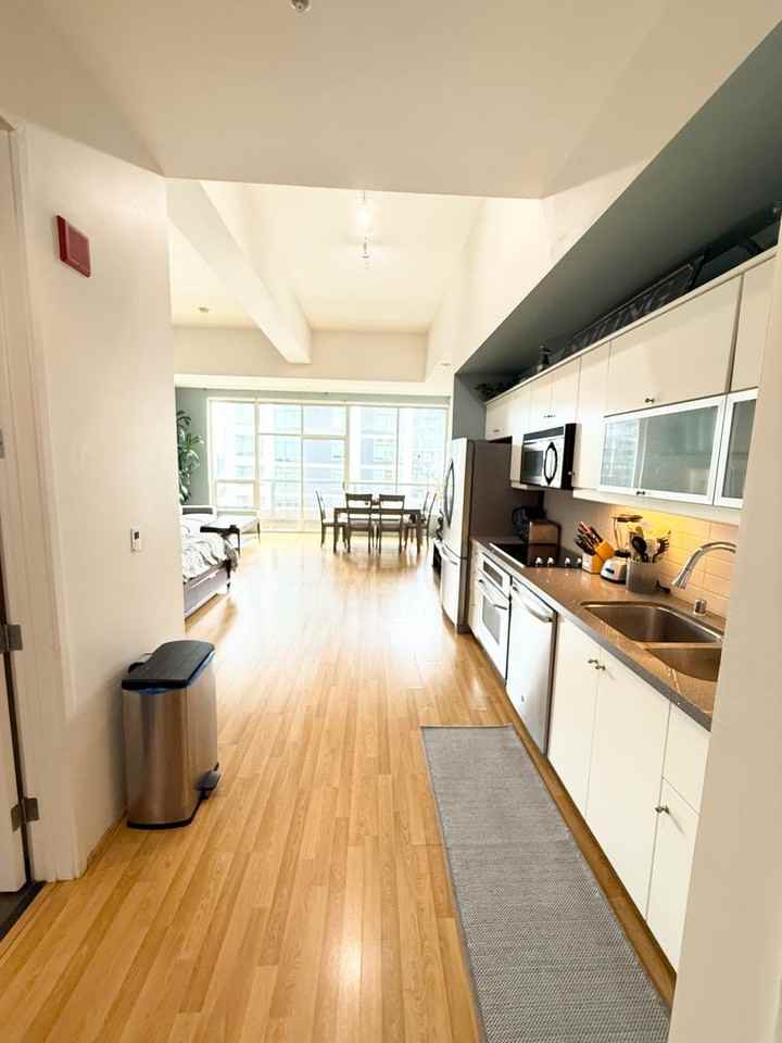 350 W Ash St #806 - Photo 2 of 16