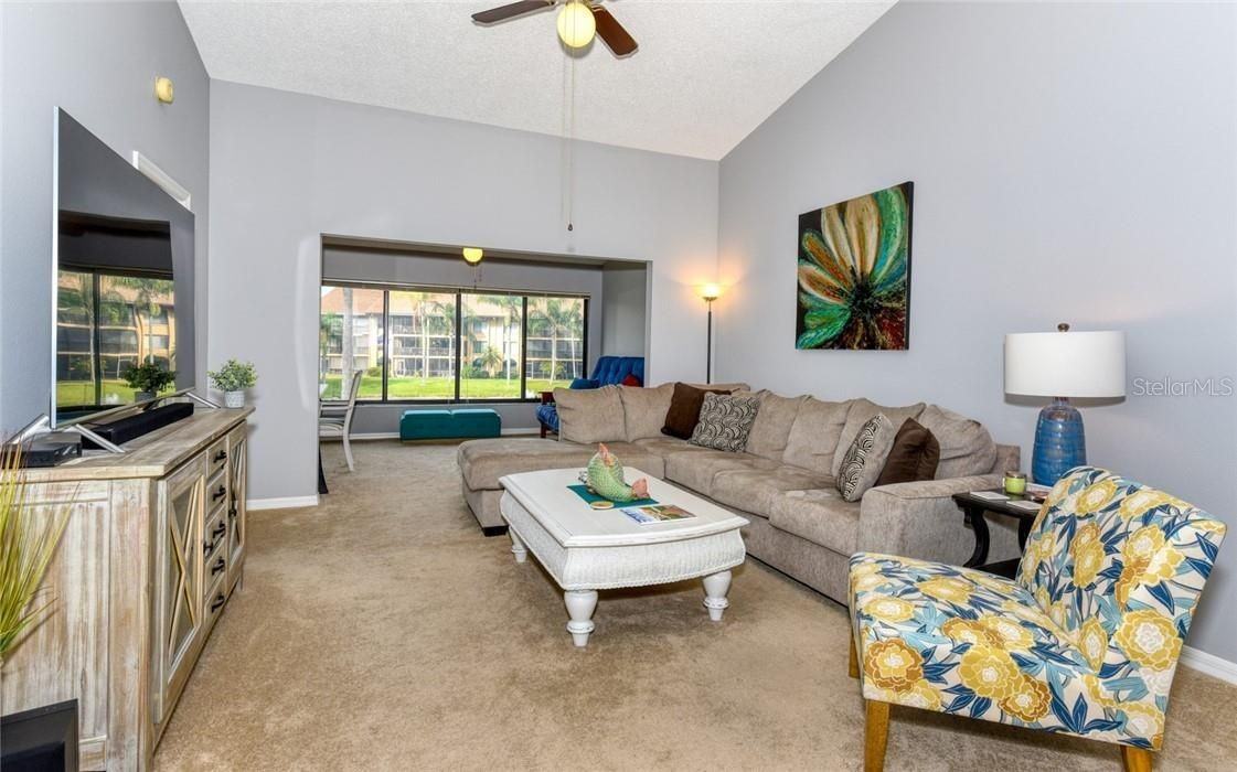 5652 Ashton Lake Dr - Photo 3 of 37