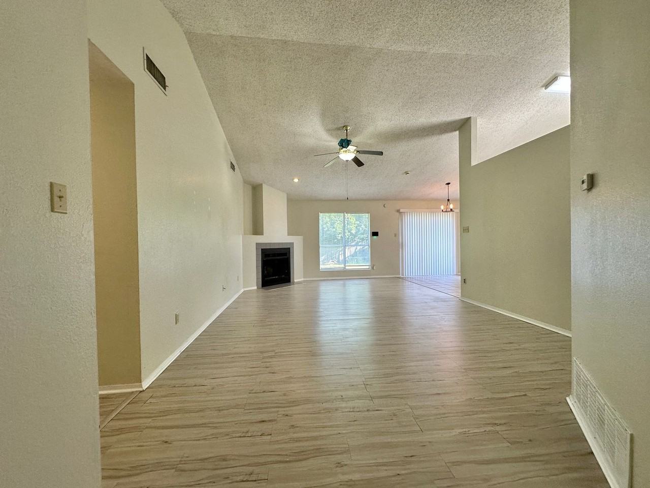 3604 Saratoga Ave - Photo 3 of 31